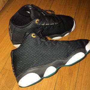 Boys Jordan Horizon size 5Y